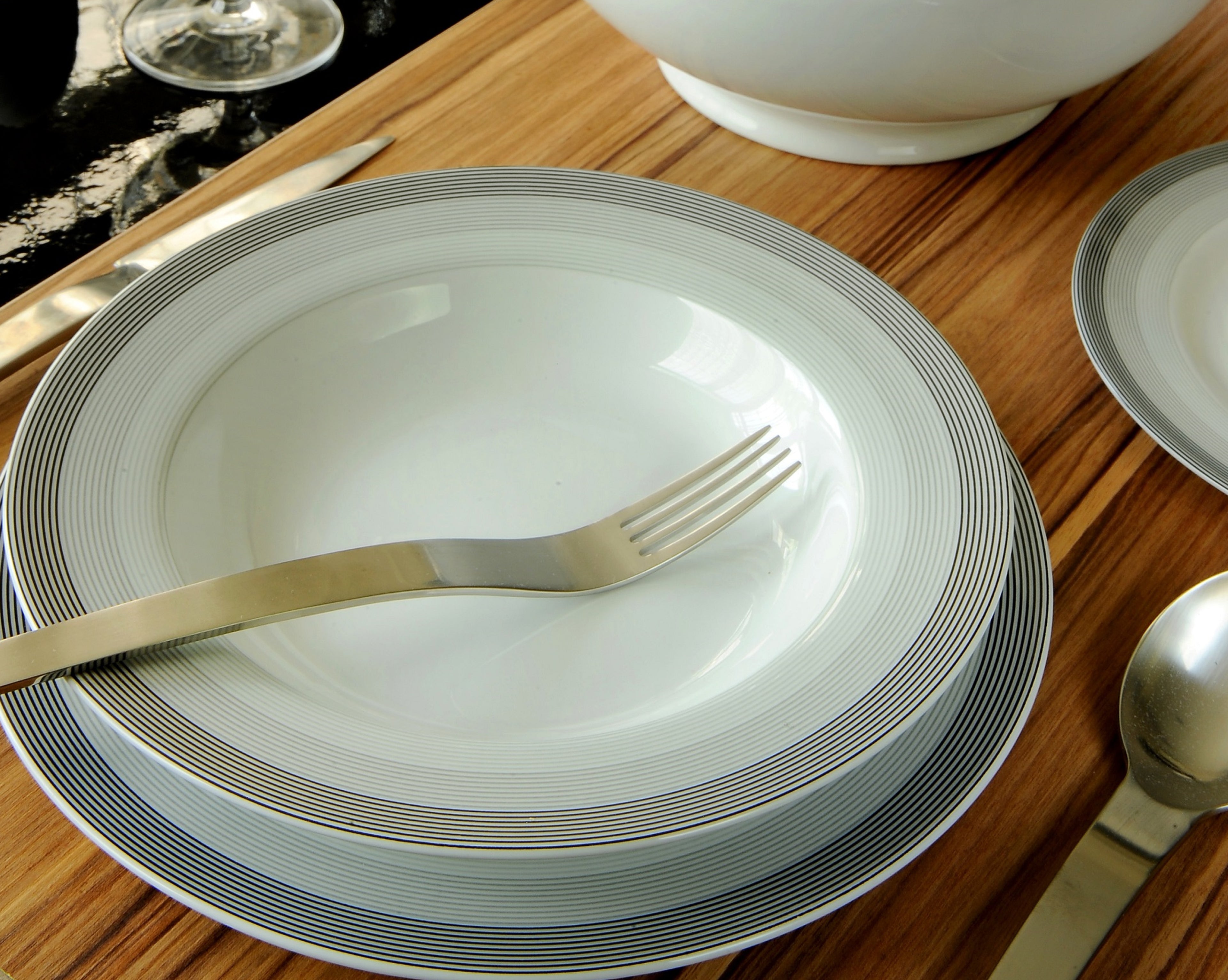 Dinner set - Silver liner (28pcs)